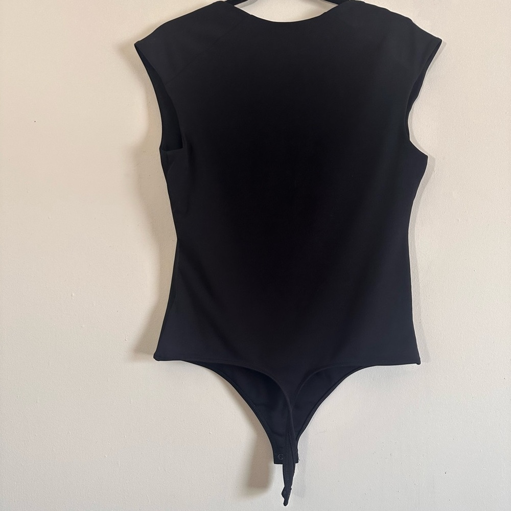 Express Body Contour High Compression Scoop Neck Cap Sleeve Thong Bodysuit - Picture 11 of 13